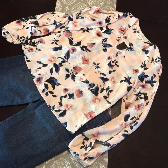 Monteau Tops - [Monteau] Cute Blush Pink Floral Size Medium Top